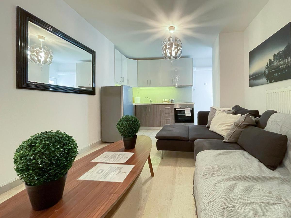 Ferienwohnung Key Biscayne Charming 50Sqm Apt In Paleo Faliro Athen Exterior foto